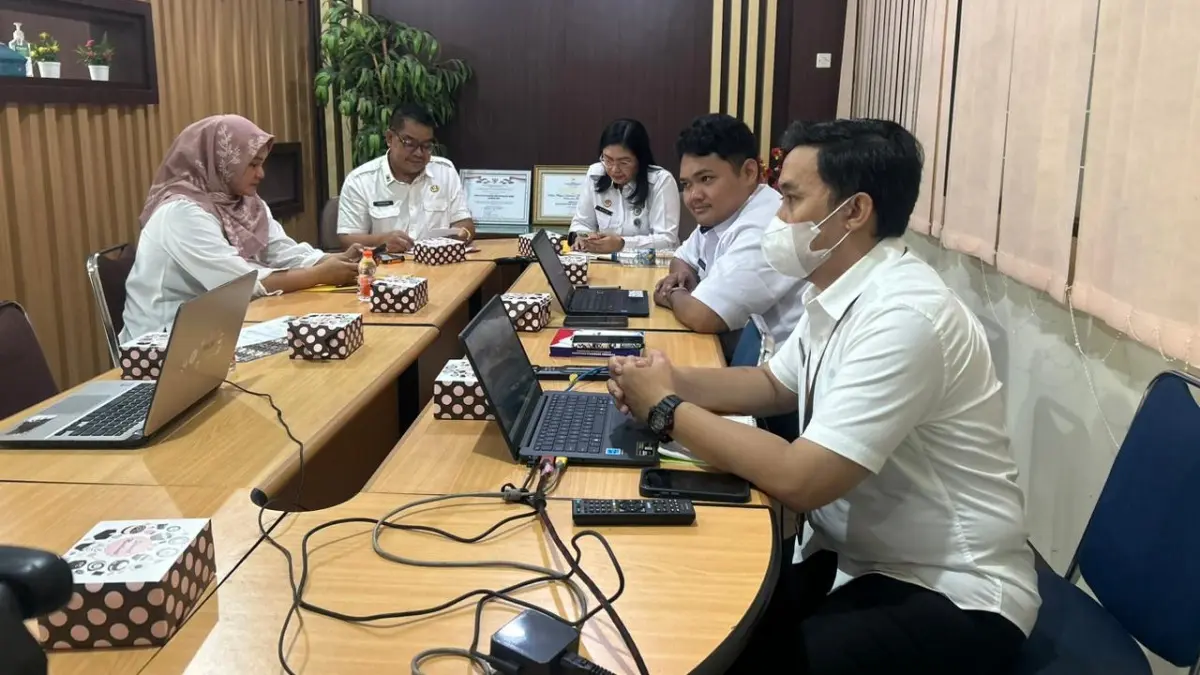 Kanwil Kemenkum Kalbar menggela rapat harmonisasi Raperbup Kayong Utara tentang Petunjuk Pelaksanaan Retribusi Penggunaan Tenaga Kerja Asing (TKA) Rabu (3/6). (KANWIL KEMENKUM KALBAR)