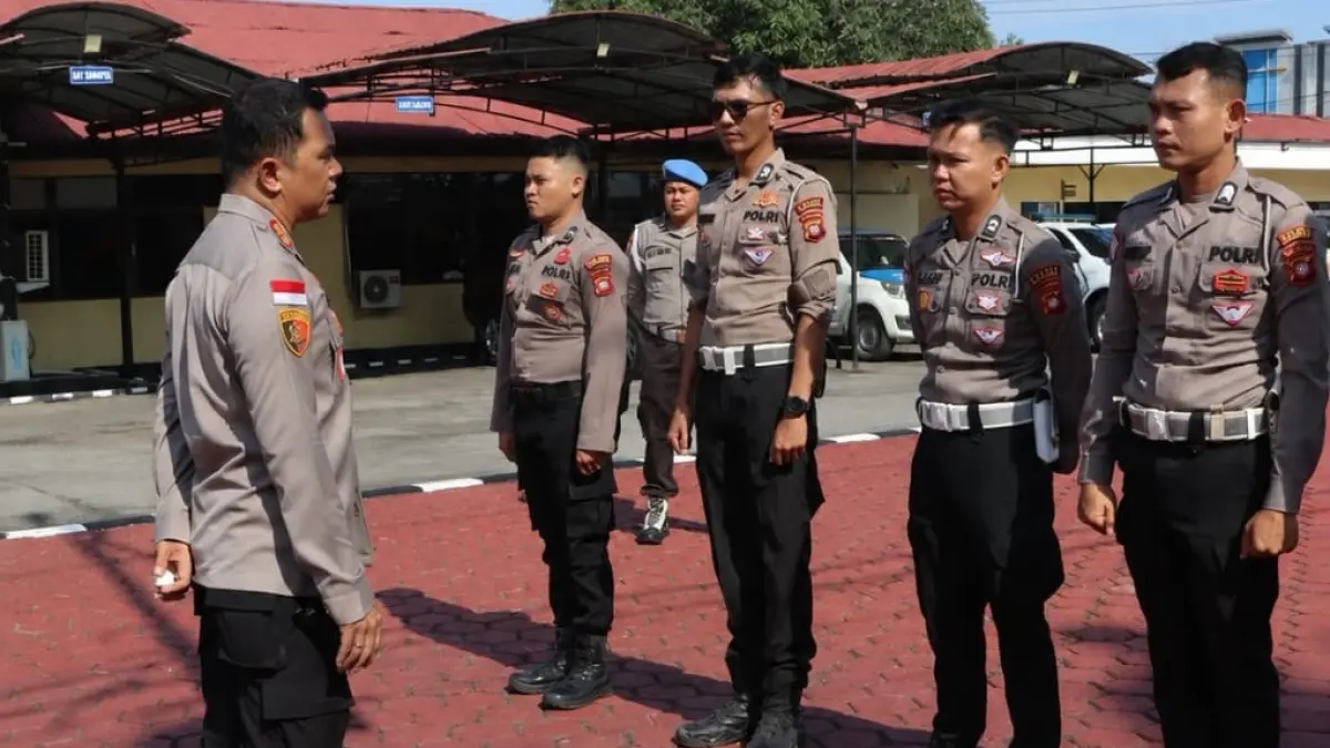 Kapolres Sintang AKBP Sanny Handityo memberikan perhatian khusus terhadap tingkat kedisiplinan personel, terutama terkait kehadiran dalam apel pagi dan pelaksanaan tugas sehari-hari. (ISTIMEWA)