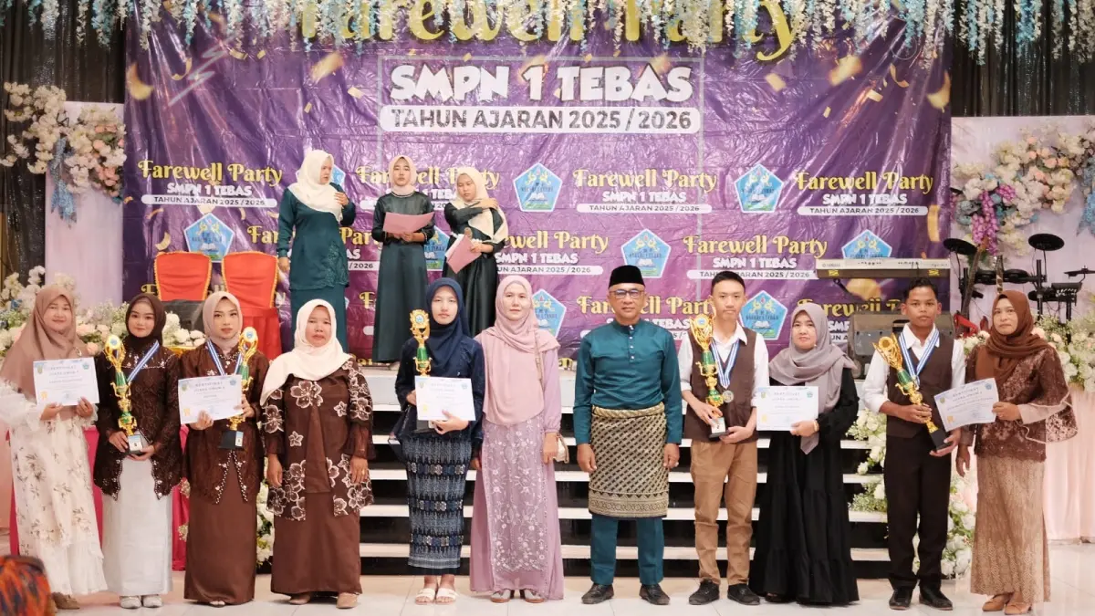 Kegiatan perpisahan dilakukan di SMP Negeri 1 Tebas usai kelulusan murid. (ISTIMEWA)