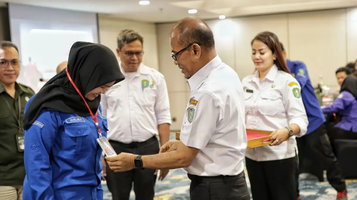 Kepala DLHK Kalbar, Adi Yani saat kegiatan Bimbingan Teknis Peningkatan Kapasitas SDM Bagi Brigade Dalkarhutla UPT KPH Kalbar Angkatan I, yang dilaksanakan di Hotel Novotel Pontianak, Rabu (3/6). //ISTIMEWA