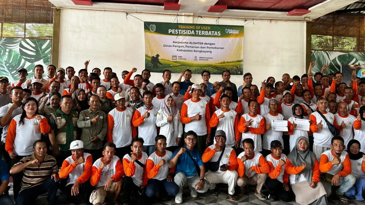 Petani mengikuti pelatihan penggunaan herbisida terbatas di Gedung Pansuma, Sungai Duri, Kabupaten Bengkayang. (ISTIMEWA)
