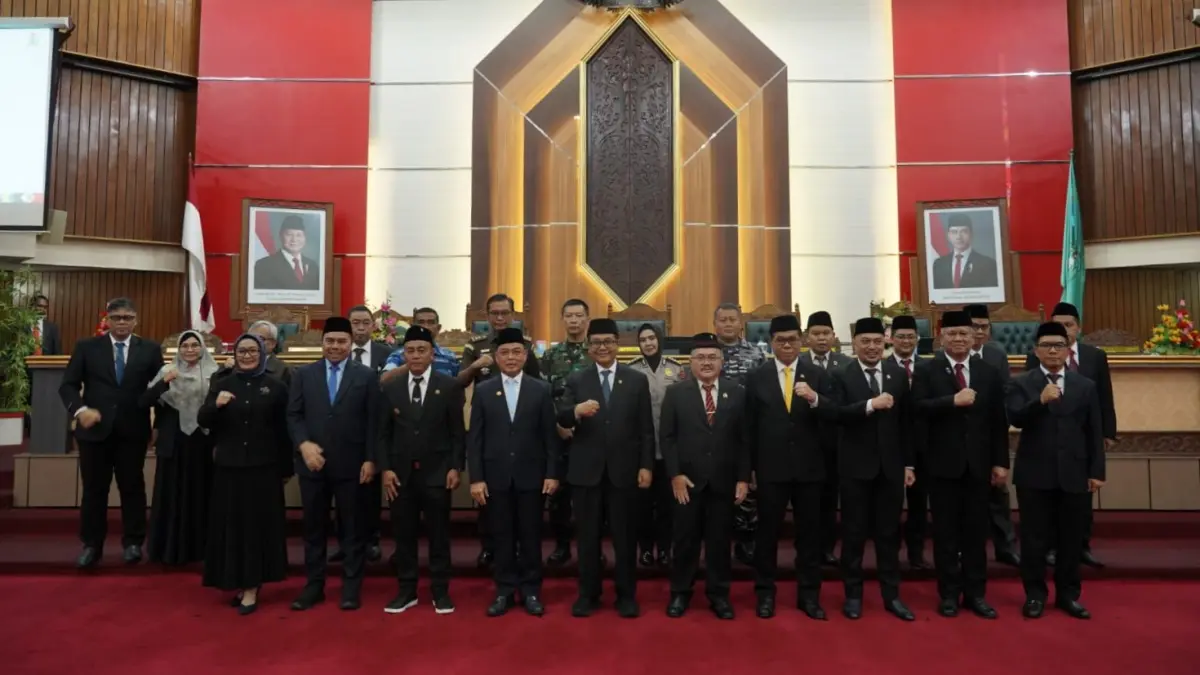 Rapat Paripurna Penyerahan Pemeriksaan Laporan Hasil atas Laporan Keuangan Pemprov Kalbar tahun 2025 dwn Ikhtisar Hasil Pemeriksaan Daerah tahun 2025 Provinsi Kalbar oleh BPK RI, Kamis (4/6) dihadiri jajaran DPRD Kalbar, Forkopimda dan tamu undangan lainnnya. (DENY HAMDANI/PONTIANAK POST)