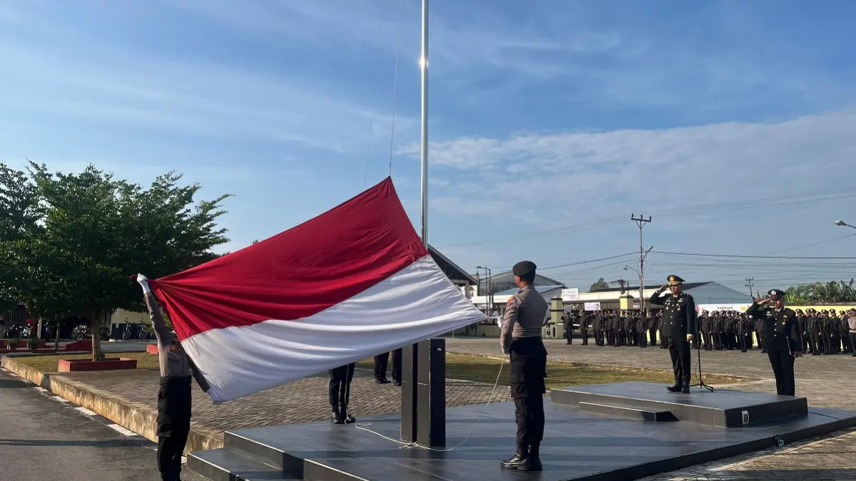 Polres Sambas gelar upacara kenaikan pangkat pengabdian kepada Kapolsek Paloh. 
