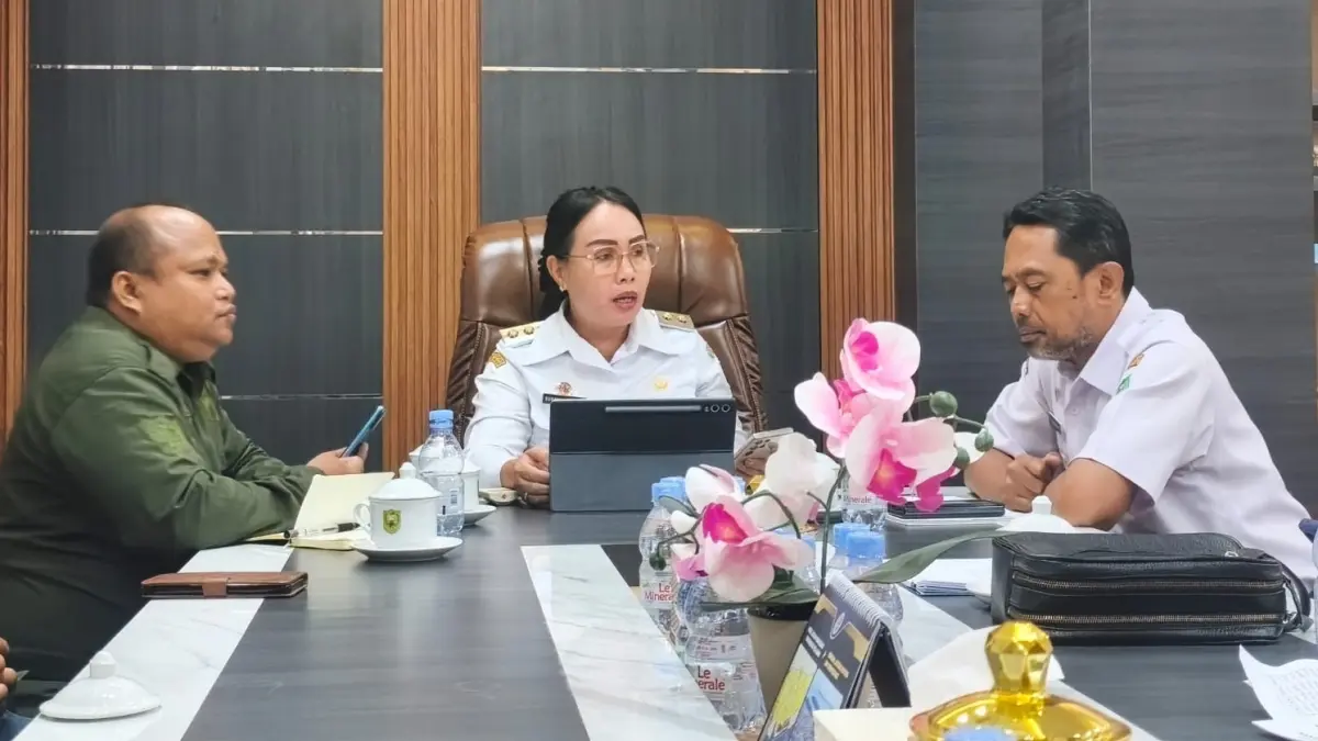Wakil Bupati Sanggau Susana Herpena bersama KetuaDPD APKASINDO Kabupaten Sanggau, Mahathir Muhammad, di ruang kerja Wakil Bupati, Rabu (3/6).