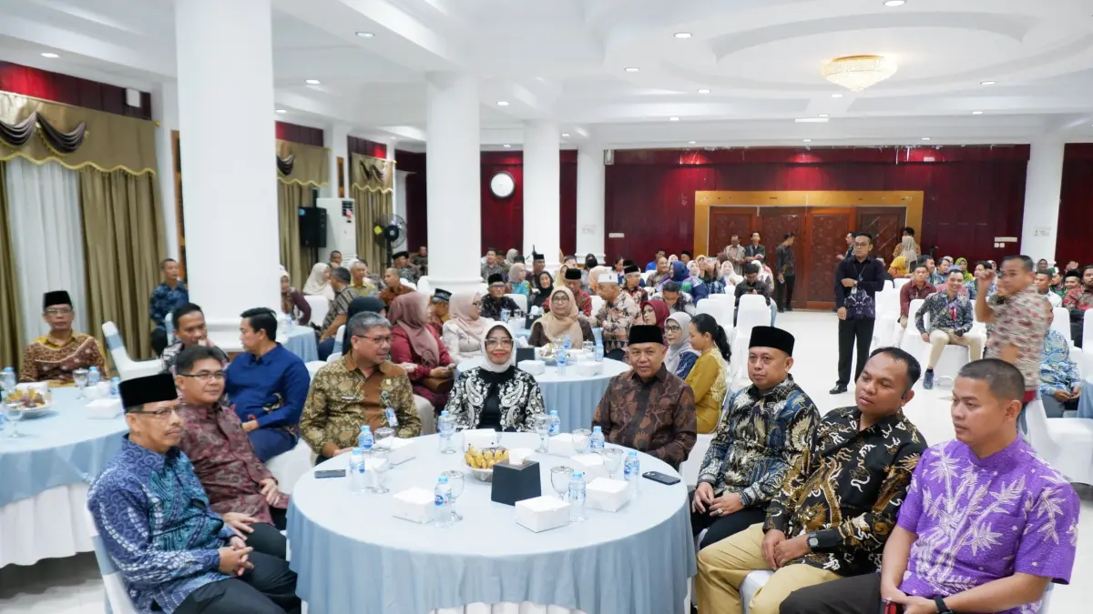Bupati dan Wakil Bupati, dan Sekda Mempawah bersama tamu undangan.
