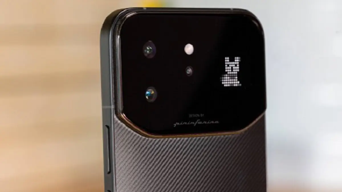 Infinix Note 60 Ultra mengusung desain hasil kolaborasi dengan Pininfarina dan dibekali kamera utama 200 MP. (Dok. Infinix)