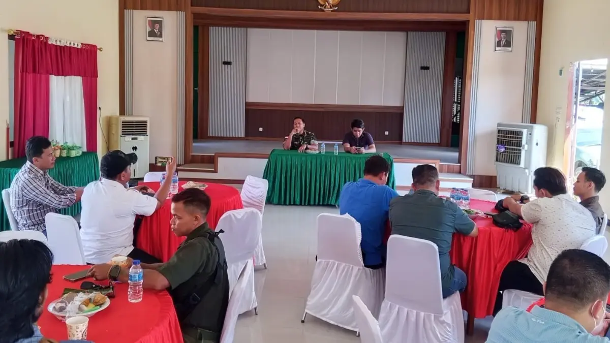 Kodim Sanggau menggelar coffee morning bersama sejumlah wartawan di kabupaten tersebut pada Jumat (5/6). (KODIM SANGGAU)