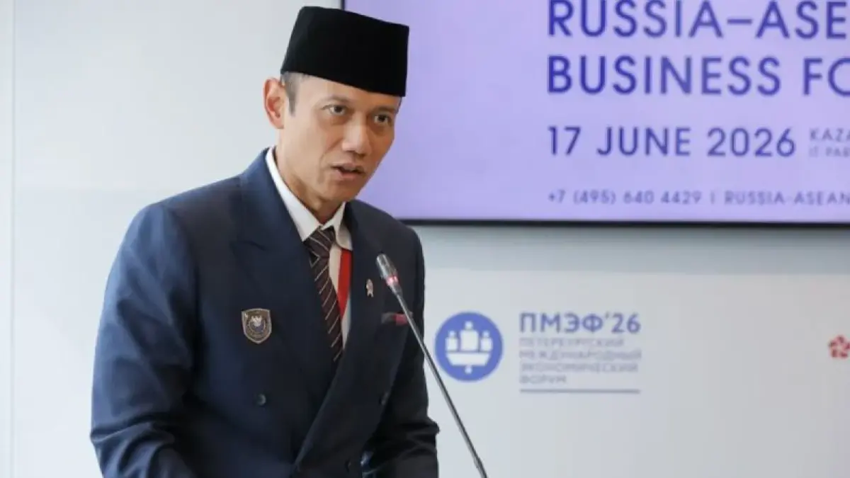 Menteri Koordinator Bidang Infrastruktur dan Pembangunan Kewilayahan, Agus Harimurti Yudhoyono, menyampaikan peluang kerja sama Indonesia-Rusia di bidang perkeretaapian, logistik, dan infrastruktur saat menjadi pembicara pada St. Petersburg International Economic Forum 2026 di St. Petersburg, Rusia pada Jumat (5/6/2026). (Kemenko IPK)