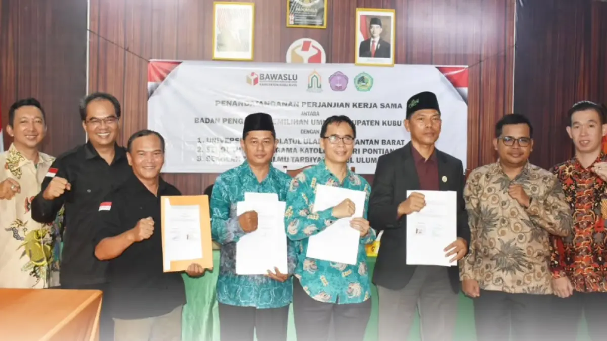 Bawaslu Kubu Raya melakukan penandatanganan perjanjian kerja sama (PKS) dengan tiga perguruan tinggi, yakni STAKat Negeri Pontianak, UNU Kalbar, dan STITDAR Kubu Raya.
