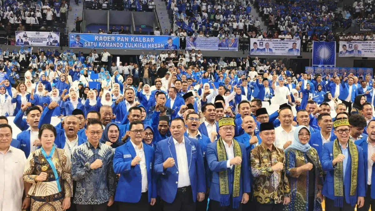 Pelantikan dan Rakerwil DPW, DPD PAN Se Kalimantan Barat. Acara tersebut digelar di Gor Terpadu A Yani Pontianak dihadiri Ketua Umum PAN sekaligus Menko Pangan Zulkifli Hasan. (ISTIMEWA)