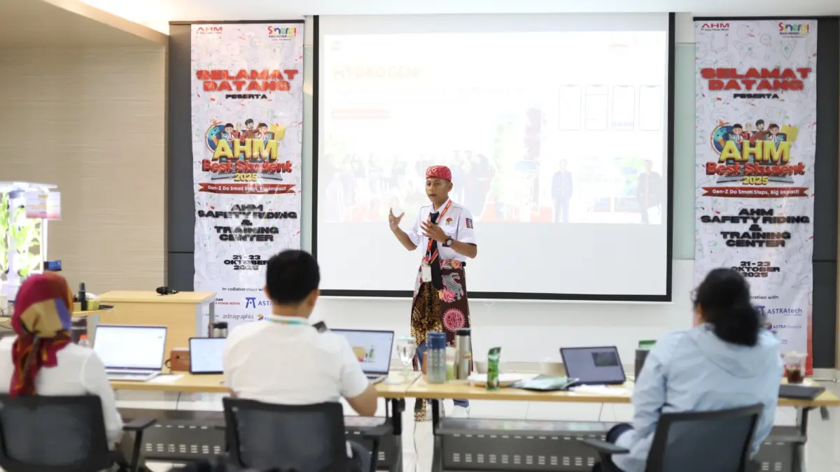 Finalis AHM Best Student 2025 mempresentasikan karya inovatif mereka di hadapan dewan juri pada tahap seleksi nasional. Berbagai gagasan kreatif berbasis solusi berkelanjutan dipaparkan untuk menjawab tantangan di bidang pendidikan, kesehatan, lingkungan, dan pemberdayaan ekonomi. (ISTIMEWA)