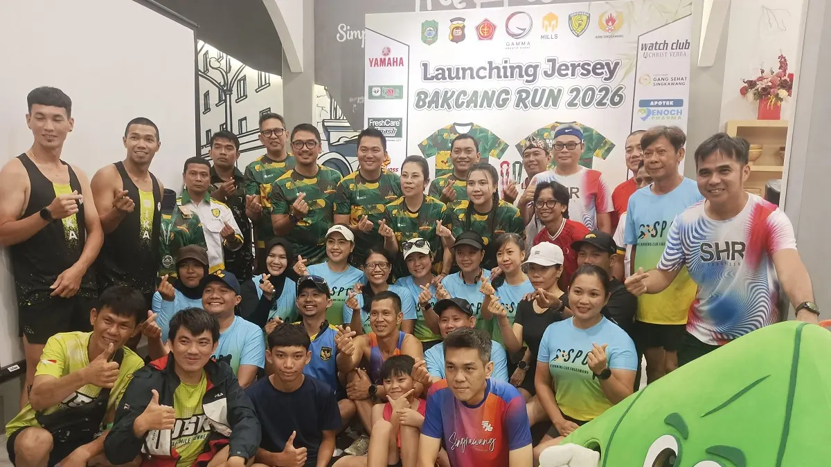 LUNCURKAN JERSEY: Singkawang melakukan peluncuran Jersey Bakcang Run 2026, Minggu (7/6).(MC Singkawang)