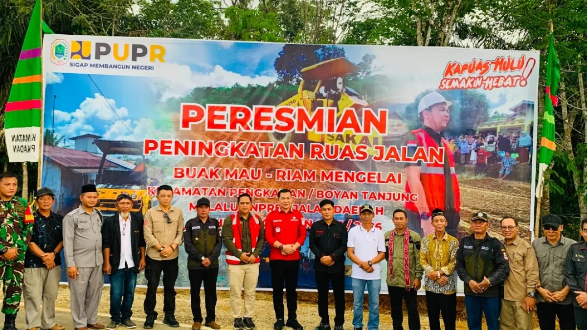 Bupati Kapuas Hulu Fransiskus Diaan meresmikan delapan ruas jalan strategis yang dibangun melalui program Instruksi Presiden Jalan Daerah (IJD) dengan total anggaran mencapai Rp164 miliar.  