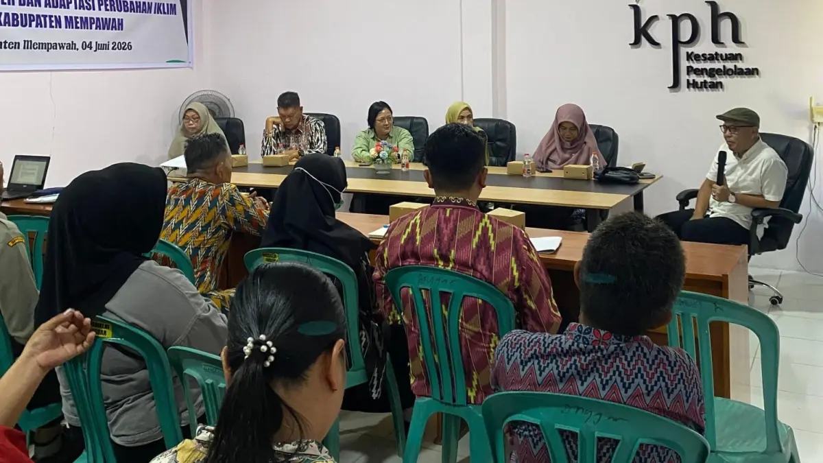 Dialog Multipihak Sinkronisasi Kebijakan Pembangunan Responsif Gender dan Adaptasi Perubahan Iklim yang digelar Gemawan di Aula UPT Kesatuan Pengelolaan Hutan (KPH) Mempawah. (ISTIMEWA)