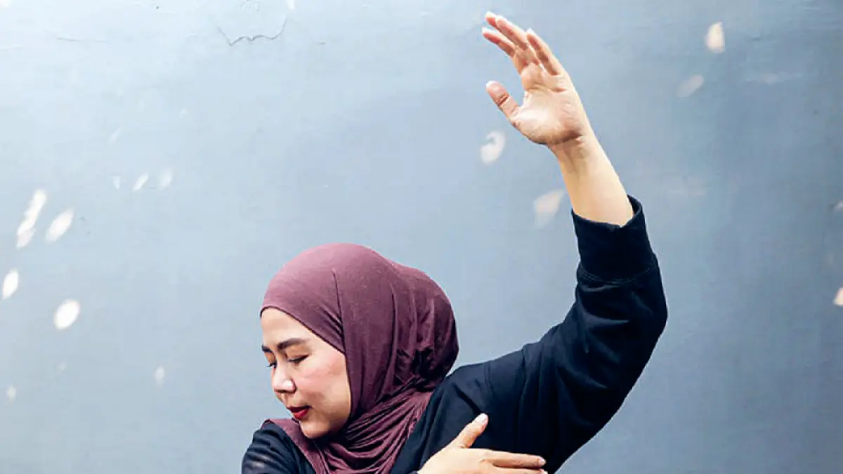 Ilustrasik sedang melakukan pijat limfatik. Untuk pasien infeksi akut serta gangguan jantung dan ginjal, sebaiknya konsultasi ke dokter sebelum melakukan pijat ini. (DOK JAWAPOS)