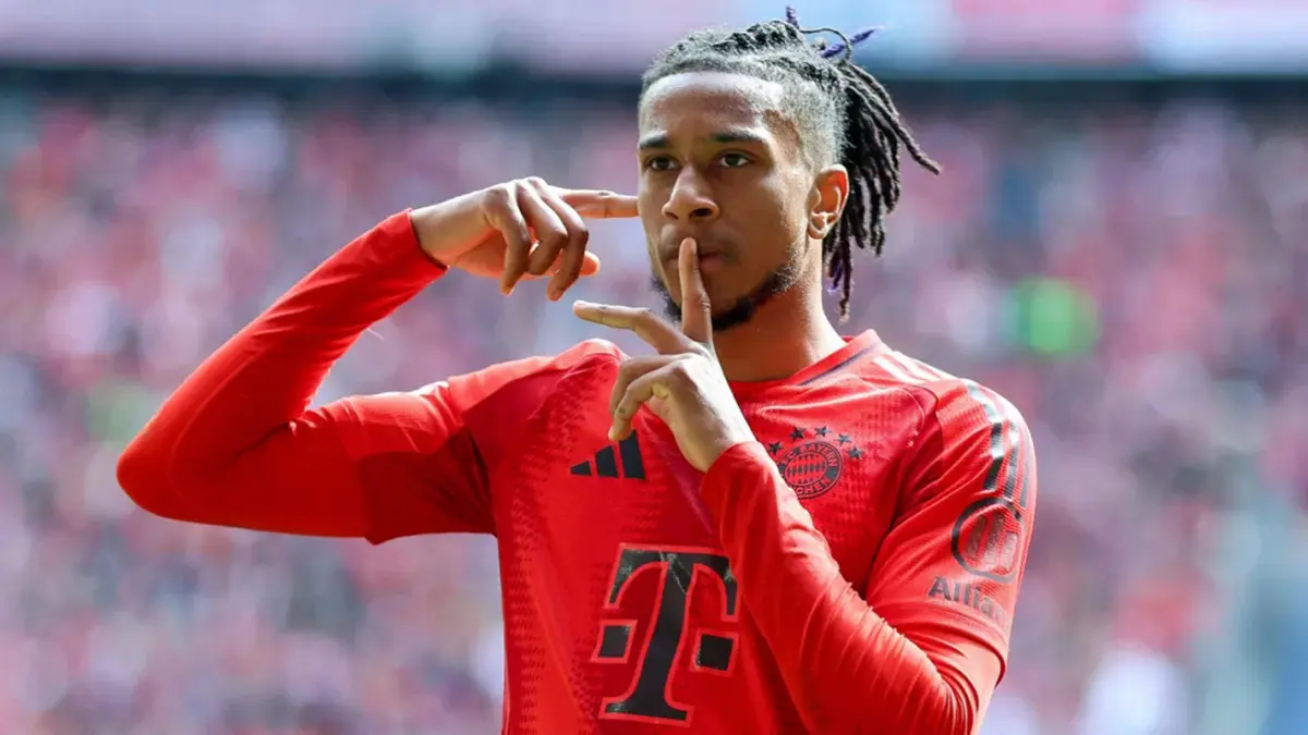 Michael Olise menjadi target Real Madrid, tetapi Bayern Munich menegaskan sang pemain tidak dijual. (Dok. Bundesliga)
