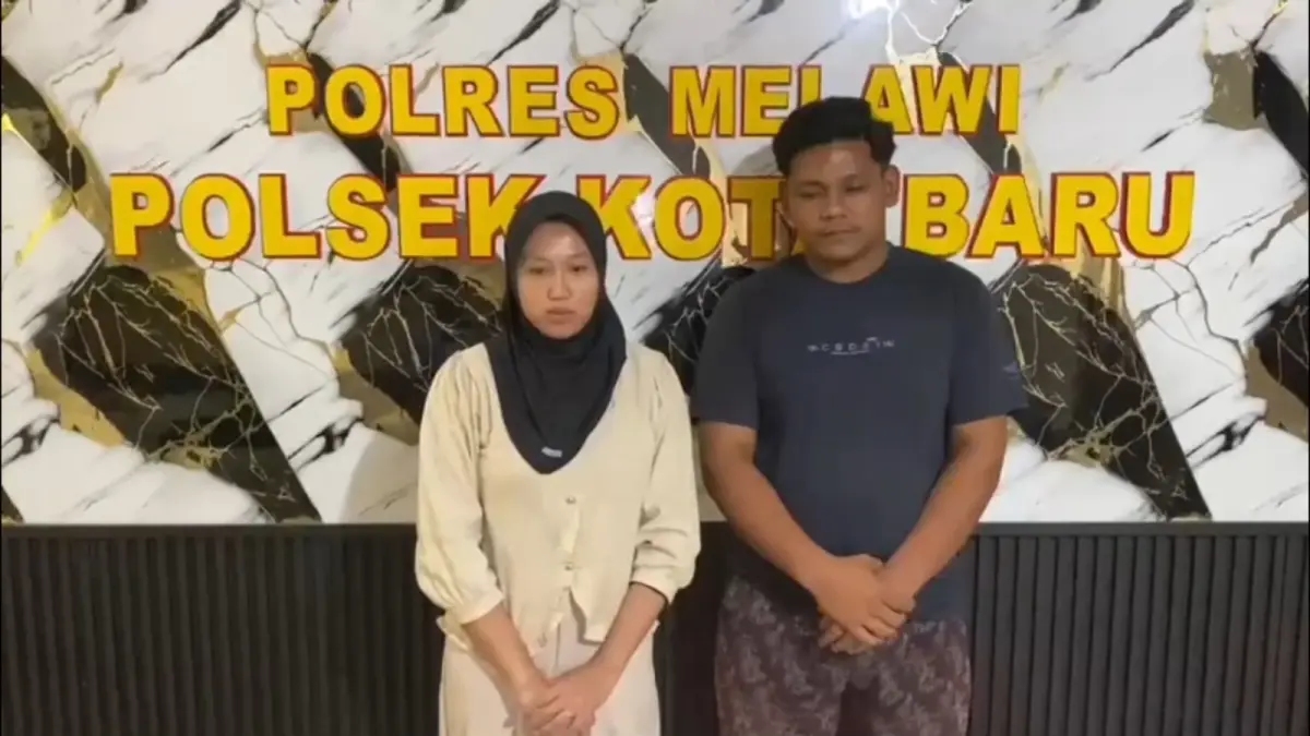 KLARIFIKASI – Firdaus bersama istrinya, Ekomiati, memberikan keterangan terkait peristiwa yang sempat dikaitkan dengan video viral di Kecamatan Tanah Pinoh, Kabupaten Melawi. Hasil pemeriksaan kepolisian menyatakan kasus penganiayaan yang dialami Ekomiati tidak berkaitan dengan isu teror ketuk pintu yang sempat meresahkan warga. (IST)