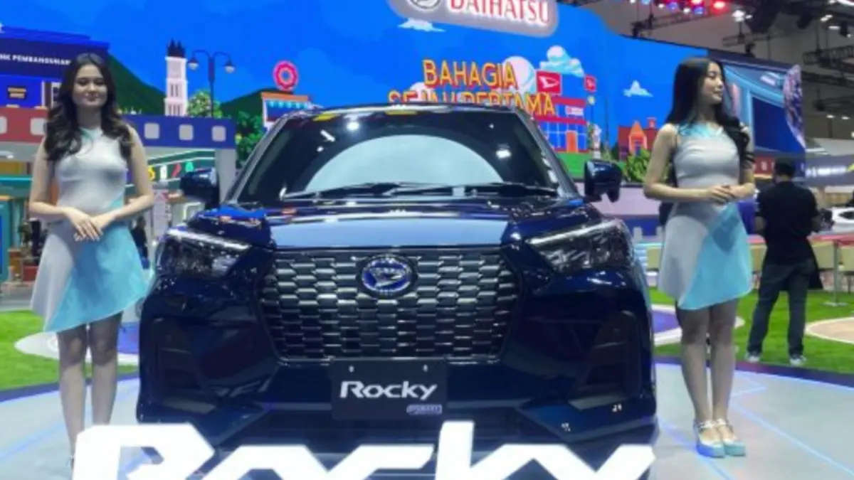 Arsip - Daihatsu Rocky e-Smart Hybrid yagn dipajang pada ajang pameran otomotif GIIAS 2025. (ANTARA/Chairul Rohman)