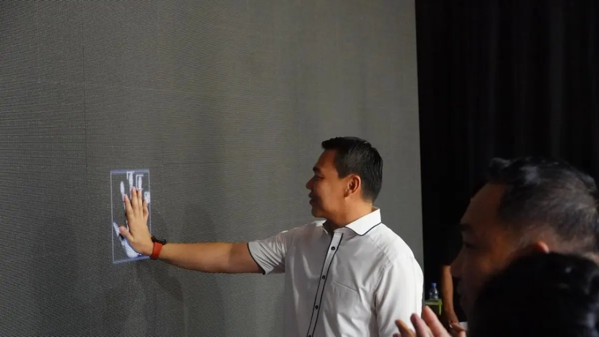 Bupati Kapuas Hulu, Fransiskus Diaan, secara resmi menutup seluruh rangkaian kegiatan Hari Jadi Kota Putussibau ke-131 dalam acara malam penutupan yang berlangsung di Gedung Pelayanan Satu Atap Kabupaten Kapuas Hulu.(IST)
