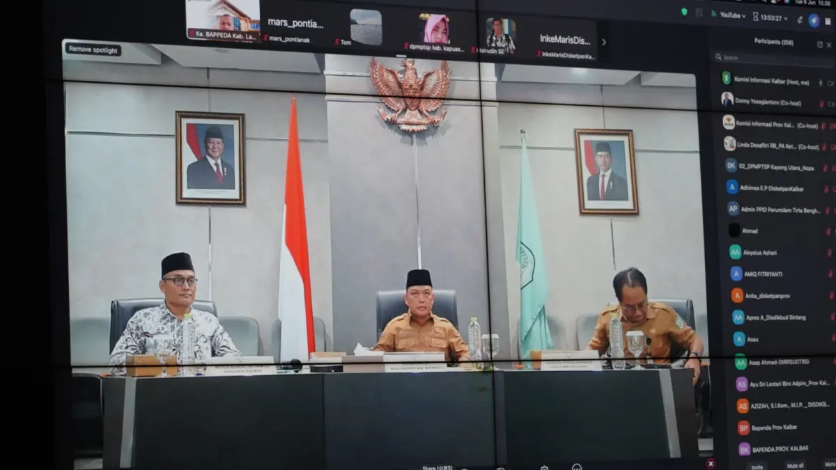  Gubernur Ria Norsan meluncurkan Monitoring dan Evaluasi (Monev) Keterbukaan Informasi Publik pada Badan Publik se-Kalimantan Barat 2026 secara daring di Ruang Data Analytic Room (DAR), Pontianak, Selasa (9/6). (ADPIM PEMPROV KALBAR)