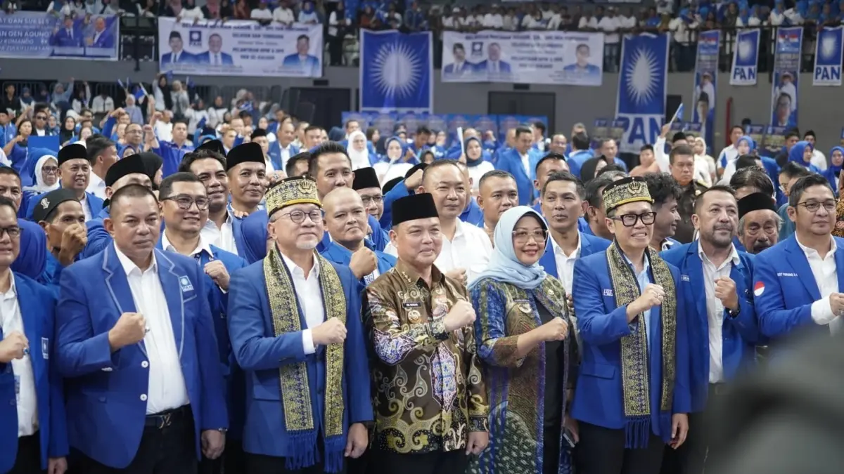  Gubernur Ria Norsan saat menghadiri Pelantikan Dewan Pimpinan Wilayah (DPW) PAN Kalbar dan Dewan Pimpinan Daerah (DPD) PAN se-Kalbar di GOR Terpadu Ayani, Jumat (5/6).