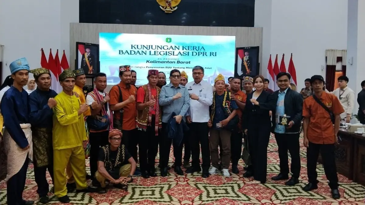 Kanwil Kemenkum Kalbar menghadiri pembahasan RUU tentang masyarakat Adat di Balai Petitih Kantor Gubernur Kalimantan Barat, Rabu (10/6). (DOK KANWIL KEMENKUM KALBAR)