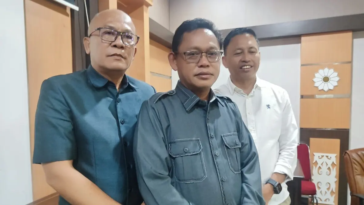 Komisi II DPRD Kalbar memberikan keterangan terkait disparitas harga TBS pada Rabu (10/6). (DENY HAMDANI/PONTIANAK POST)