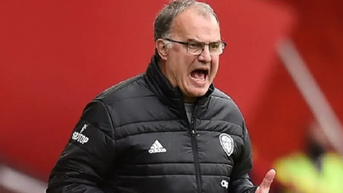 Marcelo Bielsa memimpin Uruguay menuju Piala Dunia 2026 di tengah sorotan terhadap hubungan internal tim.(INSTAGRAM/@aufoficial)