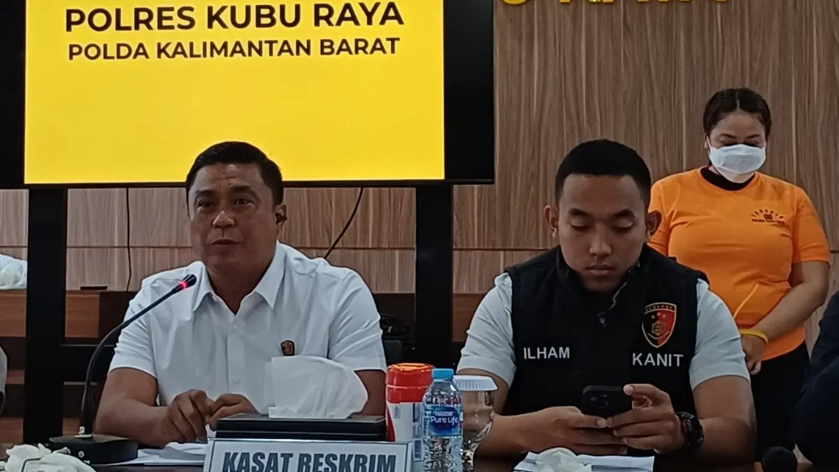 MODUS INVESTASI: Satreskrim Polres Kubu Raya mengamankan AS, perempuan yang diduga menjalankan penipuan berkedok bisnis tiket pesawat murah. Puluhan korban dilaporkan mengalami kerugian hingga ratusan juta rupiah.