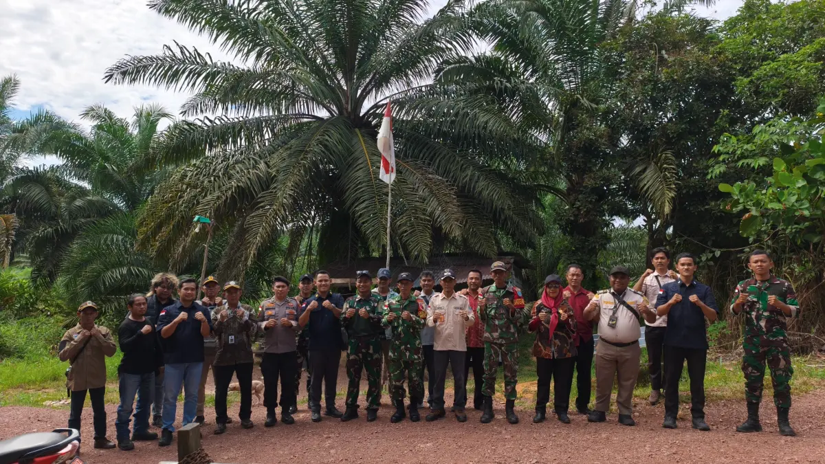 Operasi gabungan yang dilakukan oleh imigrasi Putussibau di daerah perbatasan Indonesia Malaysia Kecamatan Badau.   (ISTIMEWA)