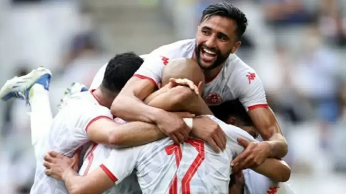 Para pemain Tunisia merayakan keberhasilan lolos ke Piala Dunia 2026 setelah mencatat rekor pertahanan impresif.(INSTAGRAM/@tunisiafootball)