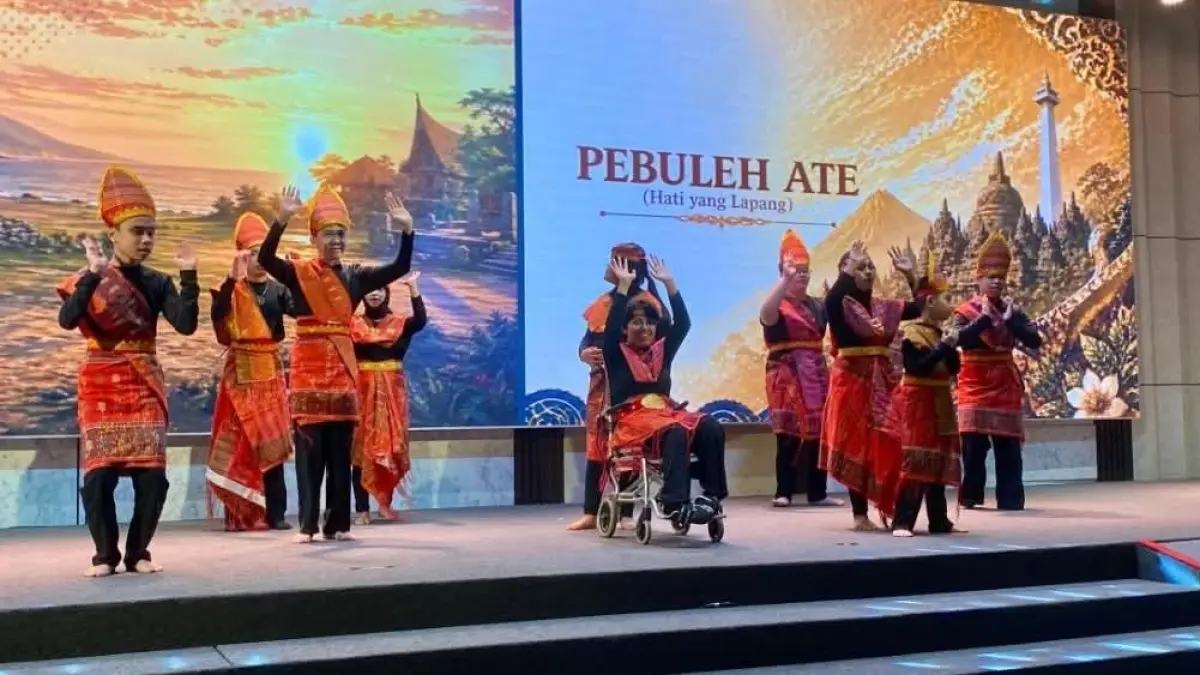 Suasana penuh semangat mewarnai Pentas Seni Blesskids School Kubu Raya yang dihadiri Wakil Bupati Kubu Raya, Sukiryanto di Hotel Golden Tulip Pontianak. Beragam pertunjukan seni ditampilkan siswa sebagai wujud kreativitas dan pengembangan potensi diri. (PROKOPIM KKR)