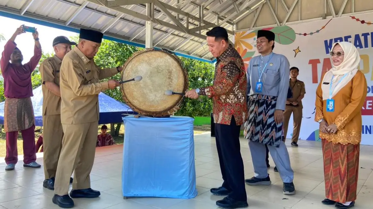 Pembukaan GKS ditandai dengan pemukulan bedug oleh Wakil Bupati Mempawah, Juli Suryadi Burdadi.