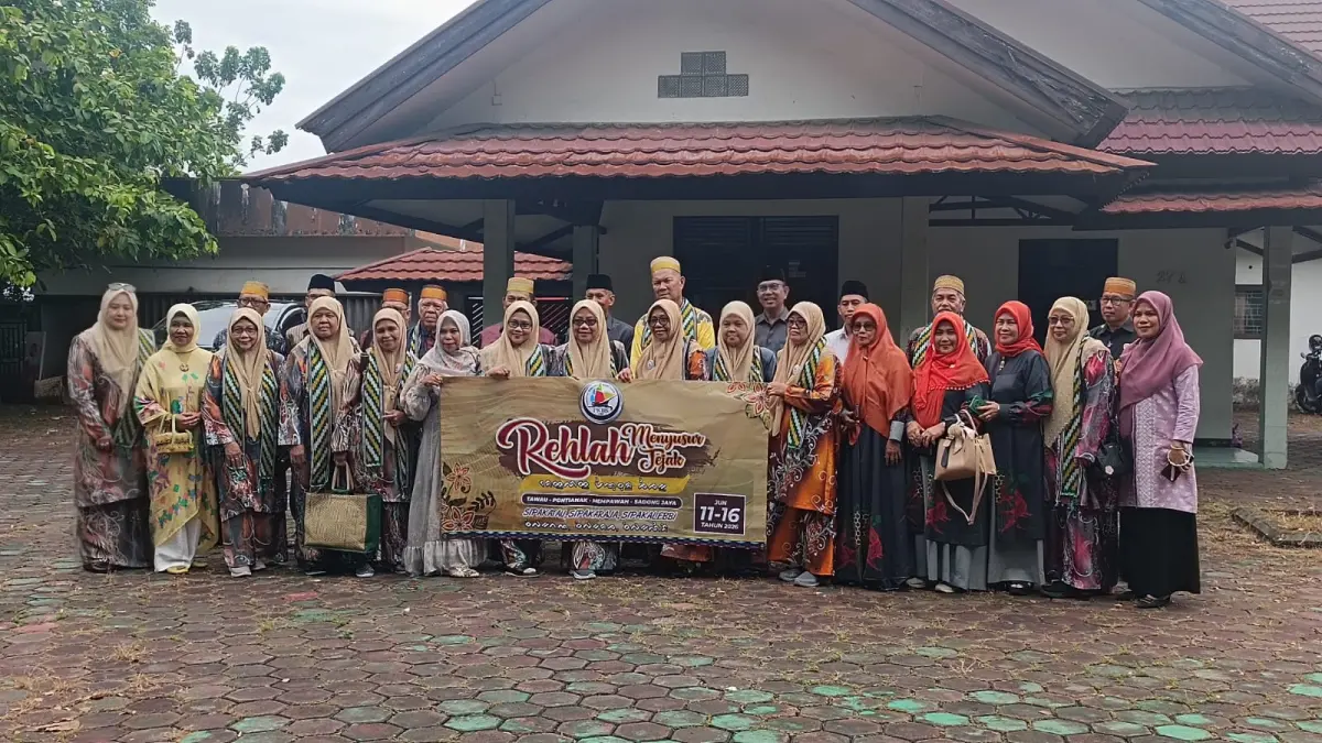 FOTO BERSAMA: Persatuan Komuniti Bugis Sabah saat foto bersama dengan pengurus LPTQ Kalbar.
