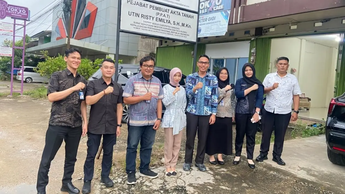 Kantor Wilayah Kementerian Hukum Kalimantan Barat memantau sejumlah notaris baru di Kabupaten Sanggau pada Kamis (11/6). (DOK KANWIL KEMENKUM KALBAR)