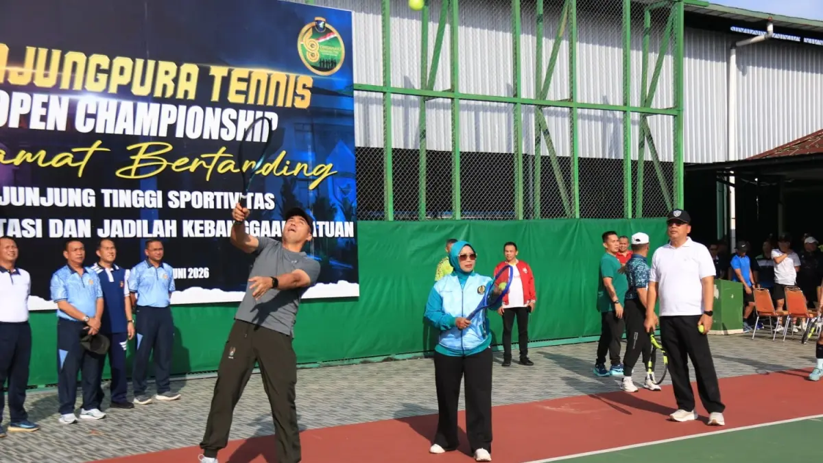  Ketua Umum Pengurus Provinsi Persatuan Tenis Seluruh Indonesia (PELTI) Kalimantan Barat, Erlina hadir saat pembukaan Tanjungpura Tenis Open Championship dalam rangka Hari Ulang Tahun (HUT) ke-68 Kodam XII/Tanjungpura. (Adpim Pemprov Kalbar)