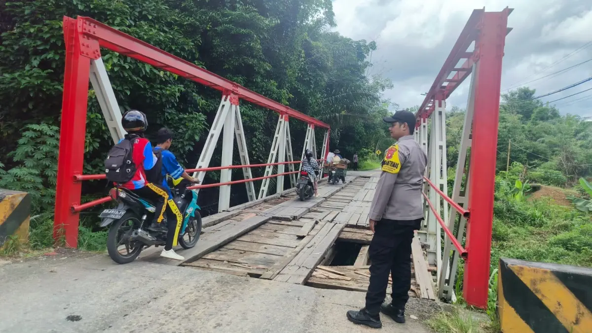 Kondisi jembatan di Dusun Nanga Jajang, Desa Riam Panjang Kecamatan Pengkadan Kabupaten Kapuas Hulu kembali rusak. (ISTIMEWA)