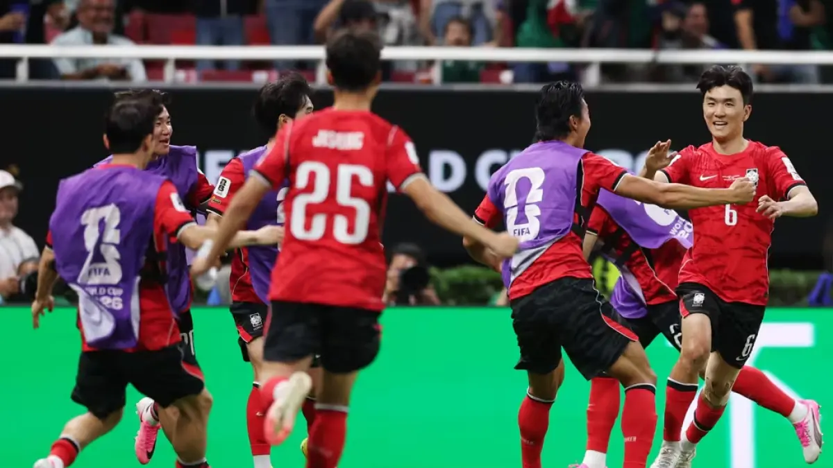 Para pemain Korea Selatan merayakan kemenangan mereka atas Republik Ceko pada laga Grup A Piala Dunia 2026, Jumat (12/6). (Dok. FIFA)
