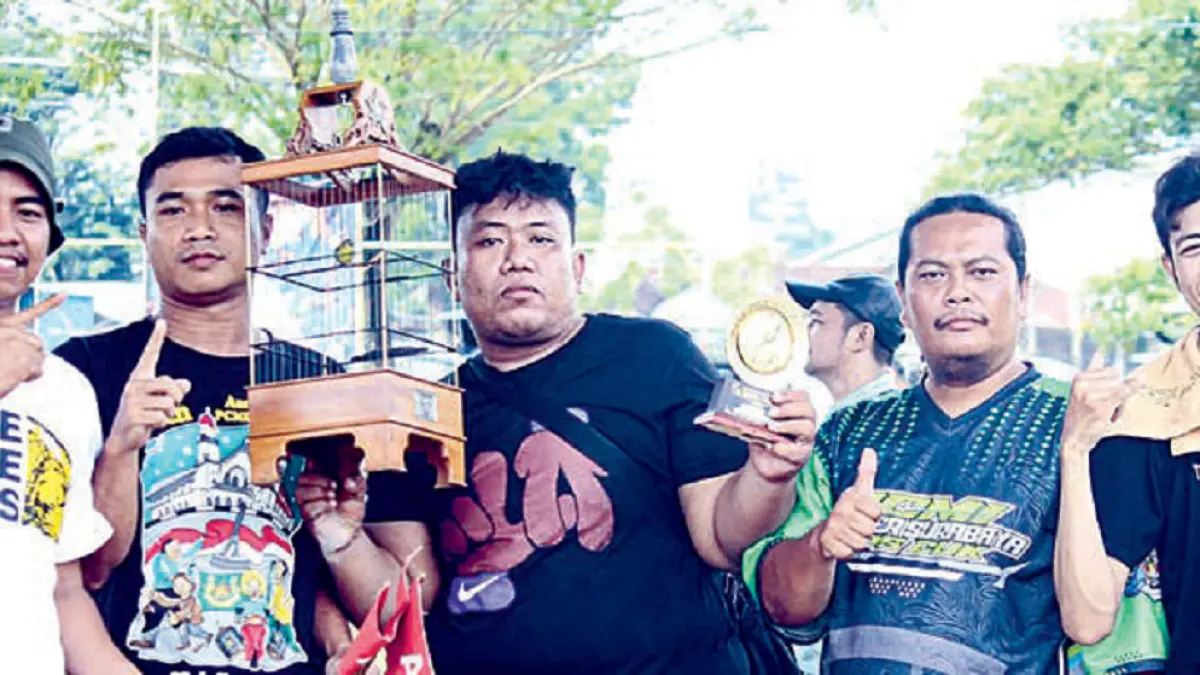 Penghobi pleci kerap bertukar informasi mengenai burung. (DOK JAWAPOS)