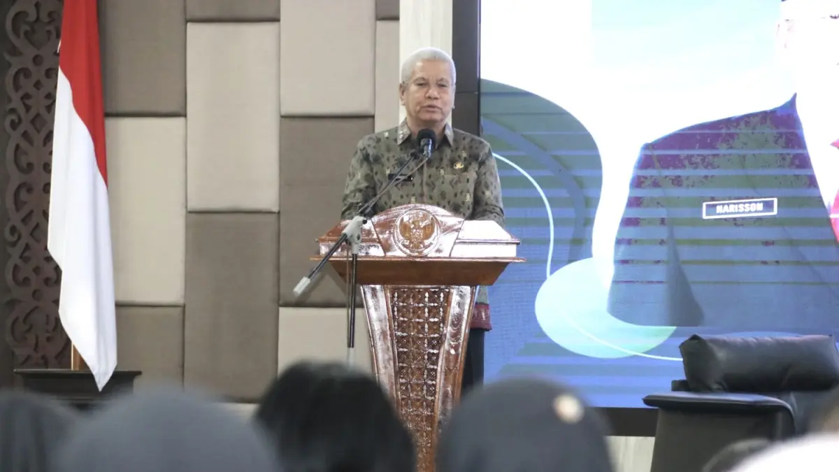 Sekretaris Daerah Kalimantan Barat, Harisson saat membuka Rapat Koordinasi Pejabat Pengelola Informasi dan Dokumentasi (PPID) se-Kalimantan Barat Tahun Anggaran 2026. (Adpim Pemprov Kalbar)