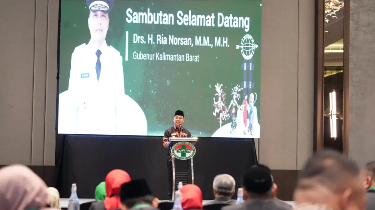 Gubernur Ria Norsan menyampaikan sambutan saat membuka Rakernas ke-16 Asosiasi Rumah Sakit Daerah (Arsada) di Hotel Novotel Pontianak, Kamis (11/6).