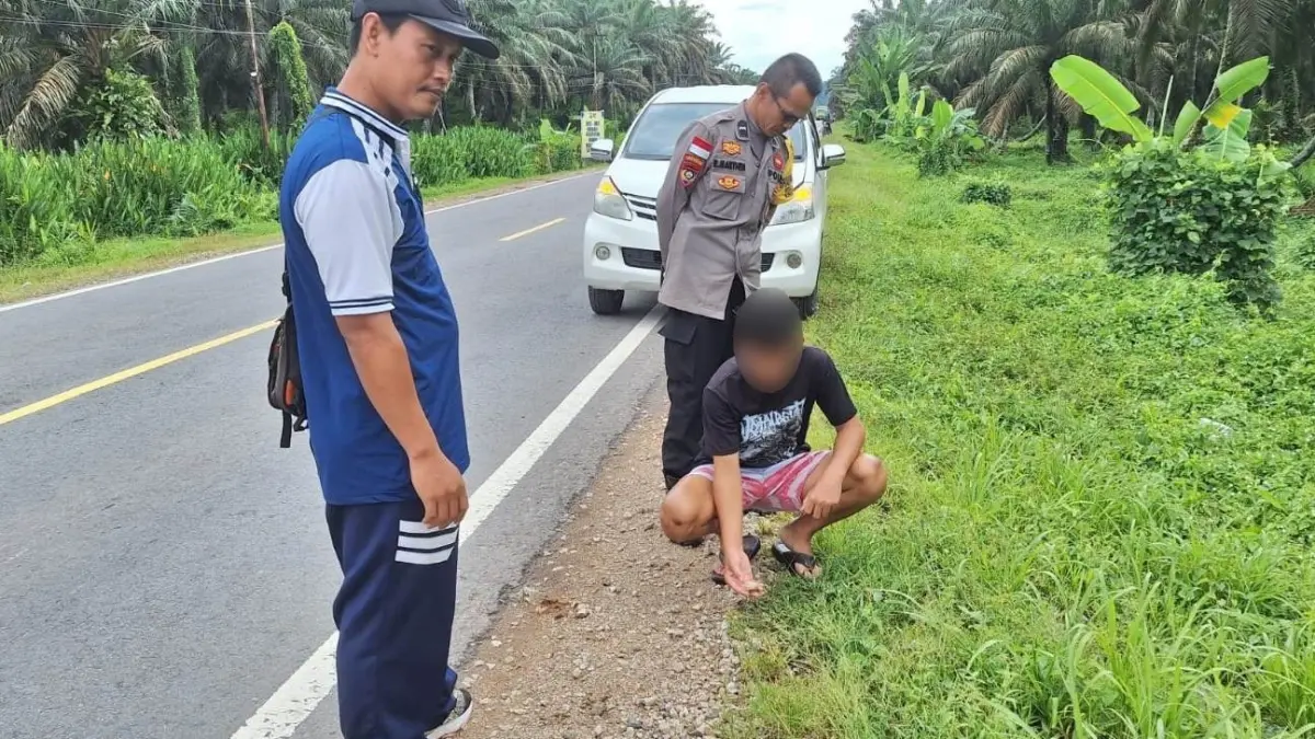 Jajaran Polsek Mukok berhasil mengungkap kasus pelemparan Bus Damri dalam tempo kurang dari 12 jam. 