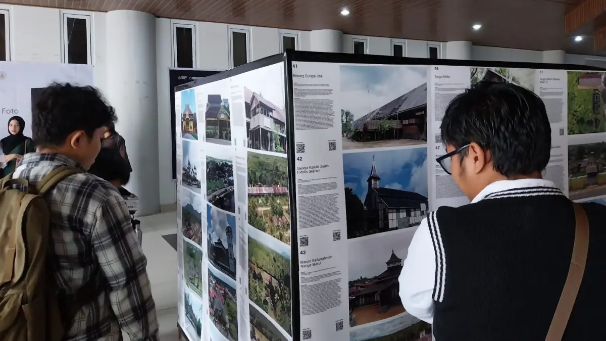 Pemeran bangunan cagar budaya yang digelar dalam peluncuran Buku Ensiklopedia Bangunan Cagar Budaya Kalbar, di Gedung Konferensi Untan, Sabtu (13/6). //SITI PONTIANAK POST