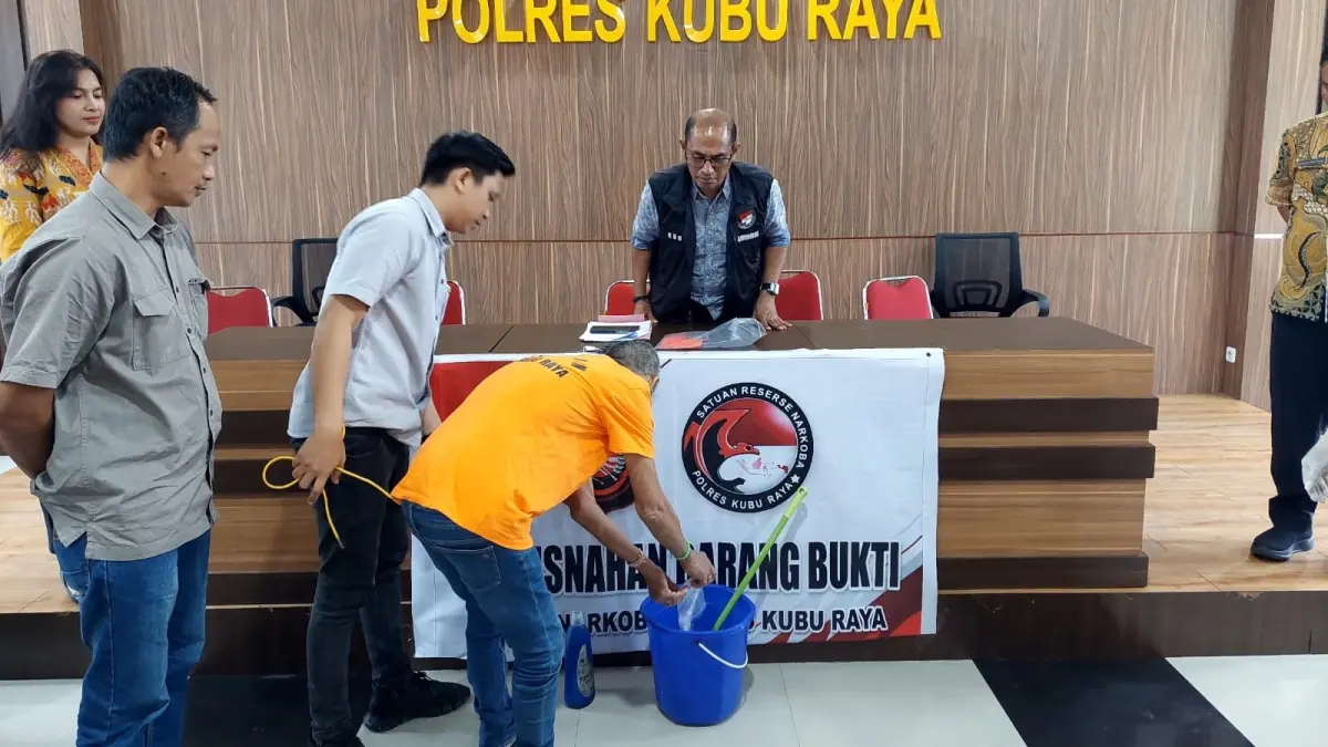 Pemusnahan barang bukti narkoba jenis sabu hasil ungkapan kasus sepanjang 2026 Polres Kubu Raya pada Jumat (12/6). (ISTIMEWA)
