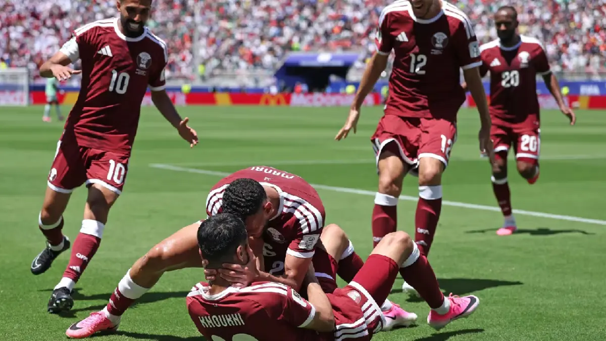 Pemain Qatar berselebrasi usai Boualem Khoukhi mencetak gol penyama kedudukan menjadi menjadi 1-1. (Dok.FIFA)