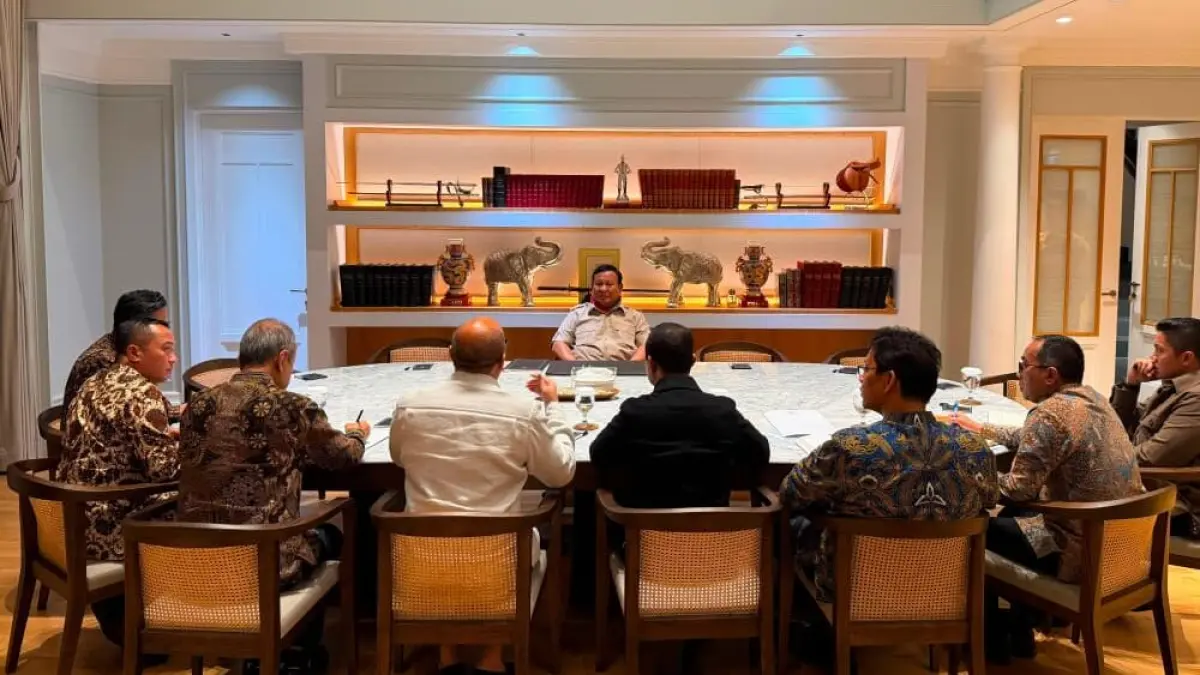 Presiden Prabowo memanggil sejumlah anggota Kabinet Merah Putih, termasuk Menteri Investasi dan Hilirisasi Rosan Roeslani, ke kediamannya di Kertanegara, Jakarta, pada Minggu, 14 Juni 2026. (Foto: BPMI Setpres/Istimewa)