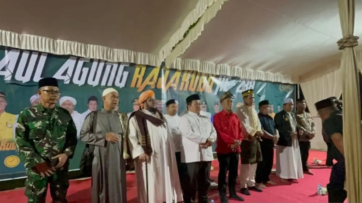 Wagub Kalbar Krisantus Kurniawan menghadiri haul akbar kesultanan Kubu di Kecamatan Kubu, Kabupaten Kubu Raya.(Prokopim) 