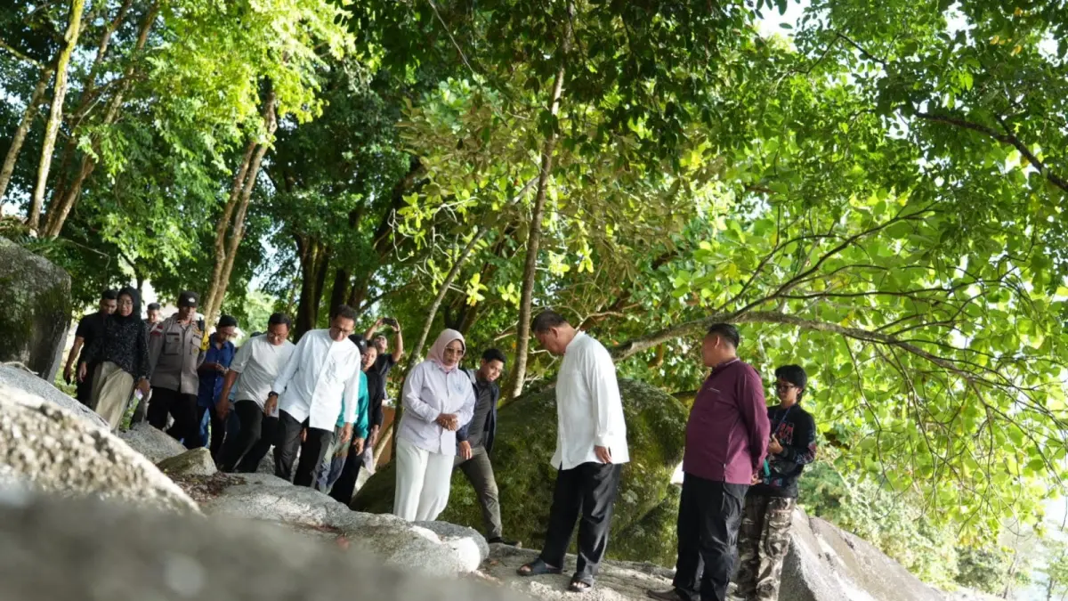 Gubernur Kalimantan Barat,Ria Norsan kunjungan kerja ke Desa Temajuk, Kecamatan Paloh, Kabupaten Sambas, dalam rangkaian kegiatan Gema Membangun Desa (GMD).  (Adpim Pemprov Kalbar)