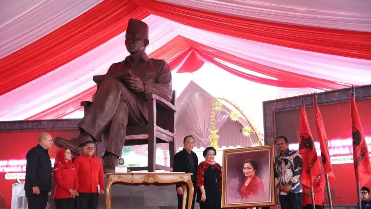 Ketua Umum PDI Perjuangan sekaligus Presiden ke-5 Republik Indonesia, Megawati Soekarnoputri, meresmikan renovasi Istana Gebang di Kota Blitar, Jawa Timur, Senin (15/6/2026). (Antara)