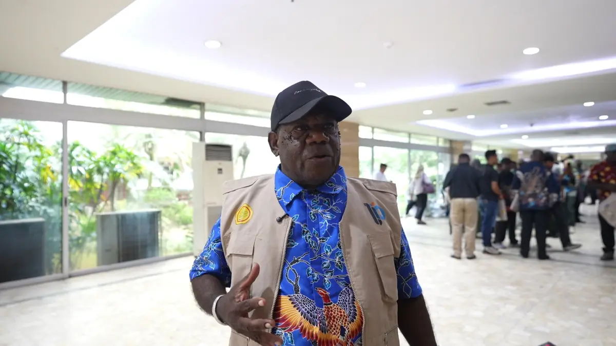 Markus Homer, Kepala Kampung Tokas, di Distrik Moswaren, Kabupaten Sorong Selatan, Papua Barat Daya.